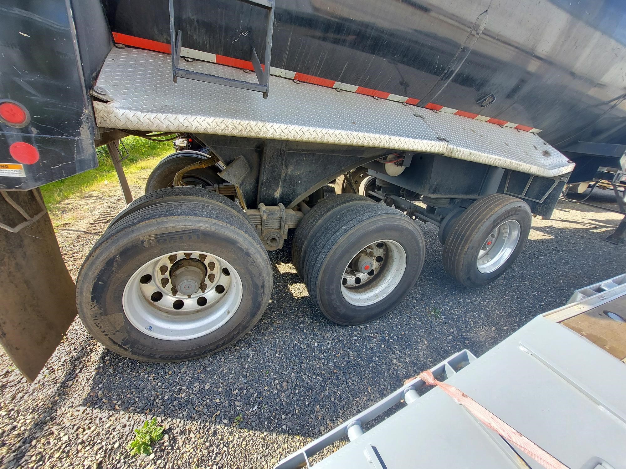 2019 MAC TRAILER MFG 40' TRIPPLE AXLE SPRING RIDE FIXED SCRAP END DUMP 9003017063